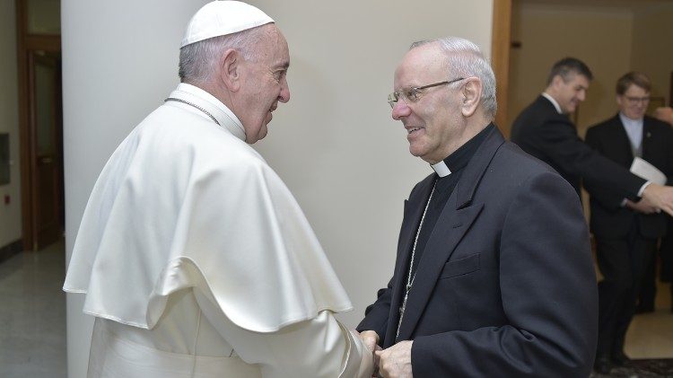 Le Pape François et Mgr Nunzio Galantino.