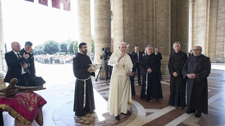 Popiežius Pranciškus Marijos, Angelų karalienės bazilikoje, 2016 m. 