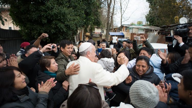 Poslanica papeža Frančiška: Jezus ni samo na strani revnih, ampak deli z njimi svojo usodo. 