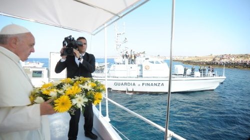 Il coraggio di accogliere: Francesco 5 anni fa a Lampedusa