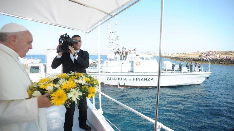 Pope Francis throws a wreath of flowers into the sea at Lampedusa on 8 July 2013