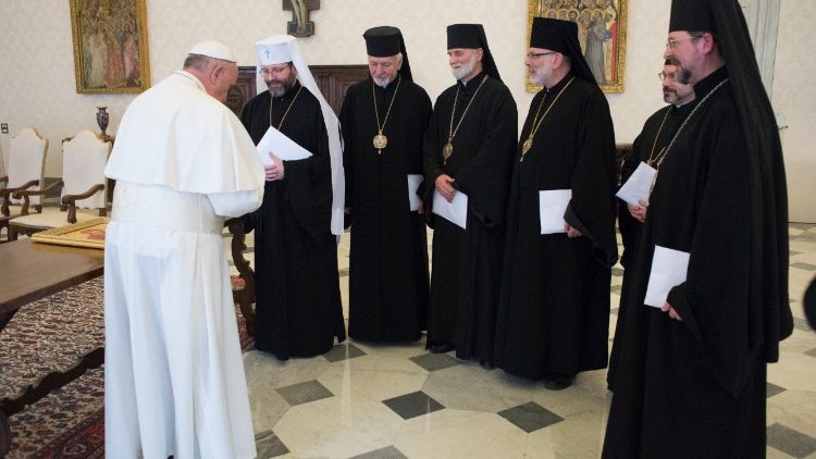 Ilustračná snímka: pápež František s predstaviteľmi Stálej synody Ukrajinskej gréckokatolíckej cirkvi 