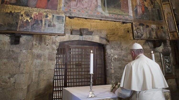 Der Papst in der Portiunkula-Kapelle von Assisi
