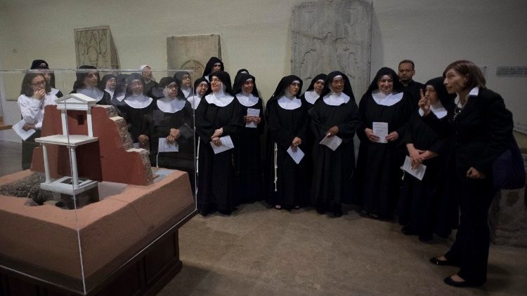 Сестри от съцерцателната общност в религиозния дом Санта Марта във Ватикана
