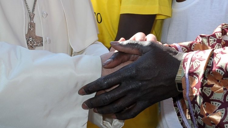 Papež med srečanjem z migranti na Lampedusi, julij 2013