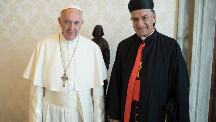 Il cardinale Bechara Raï col Papa