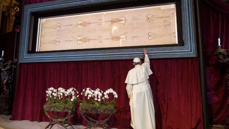 Pope Francis at the Turin Shroud in June 2015. 