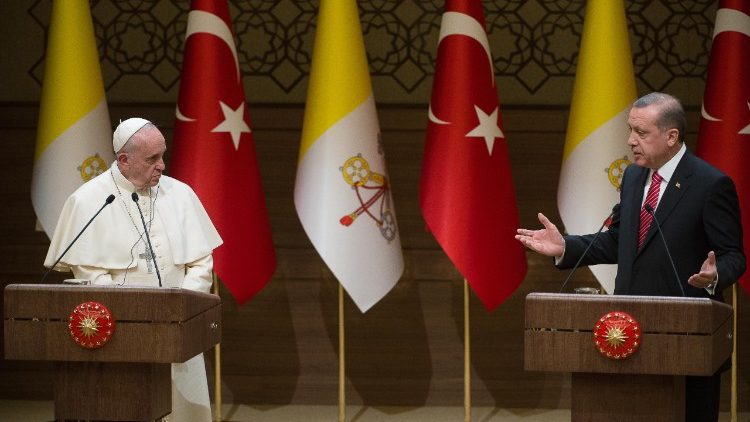 November 2014: Papst Franziskus trifft Präsident Erdogan bei seiner Apostolischen Reise in die Türkei