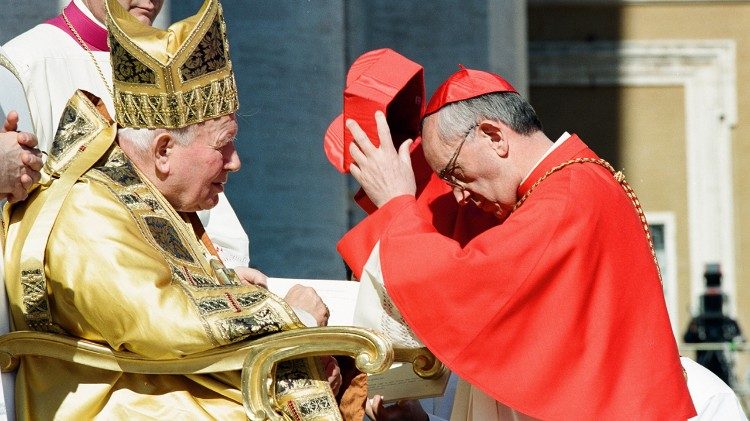 Concistoro 2001. Jorge Mario Bergoglio creato cardinale