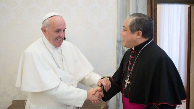 Com o Papa Francisco, o observador permanente da Santa Sé na Onu, Dom Bernardito Auza