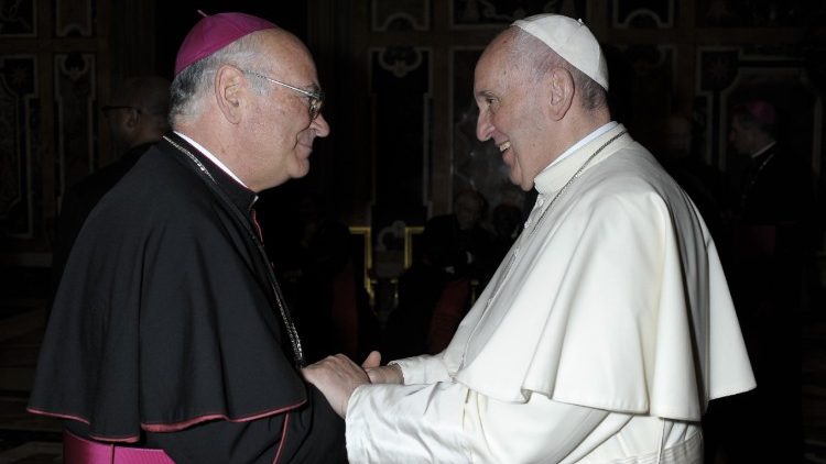 Imzot Angelo Massafra dhe Papa Françesku