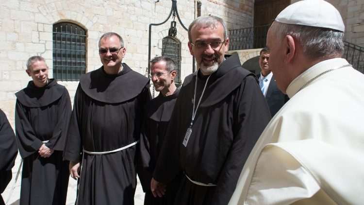 Papa Francisco e freis franciscanos