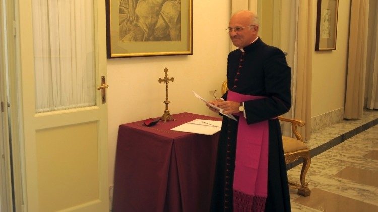 Monseñor Alfred Xuereb, foto de archivo