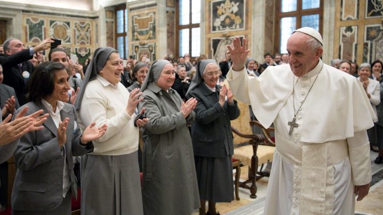 Le Pape recevant les religieuses missionnaires du Sacré Cœur de Jésus, décembre 2017. 