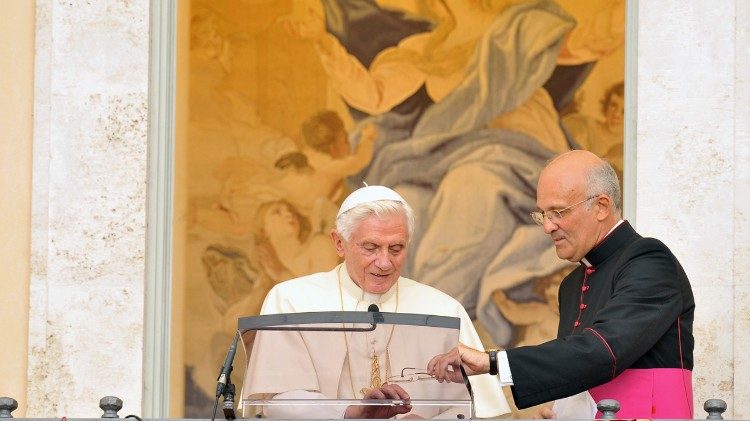 Benedicto XVI y Mons. Alfred Xuereb