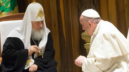 Il Papa a Kirill: diventiamo operatori di pace per l’Ucraina dilaniata dalla guerra