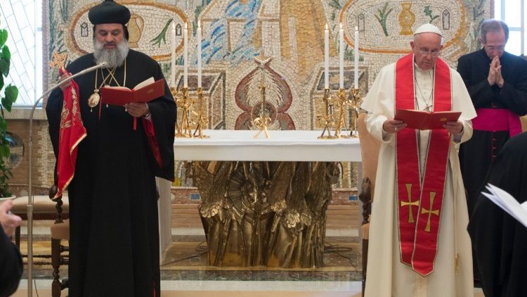 غبطة البطريرك مار إغناطيوس أفرام الثاني مع قداسة البابا فرنسيس 19 حزيران يونيو 2015