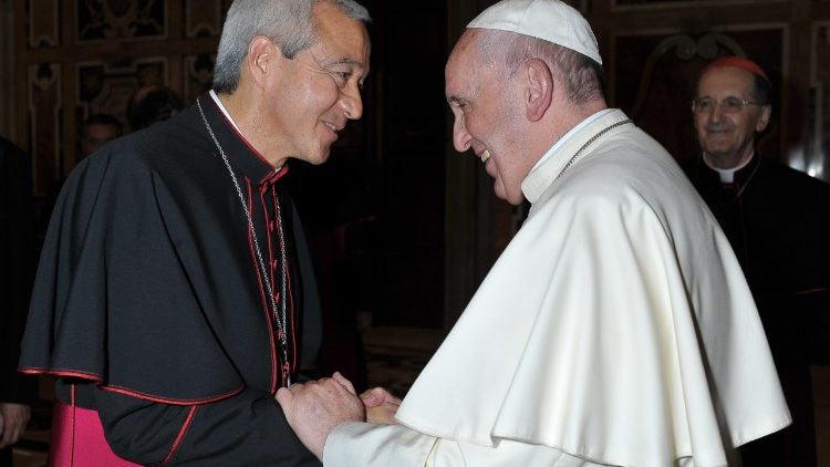 Арцыбіскуп Вонг падчас сустрэчы з Папам