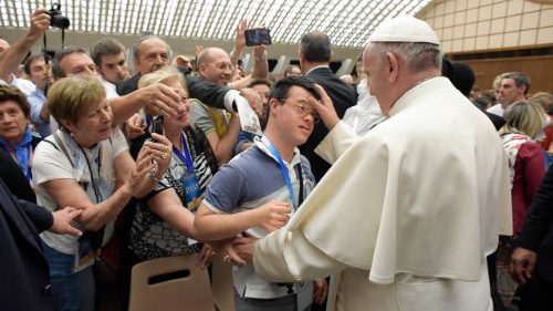 Le Pape encourage Foi et Lumière à être un lieu de promotion humaine