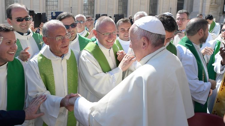 Popiežius su kunigais
