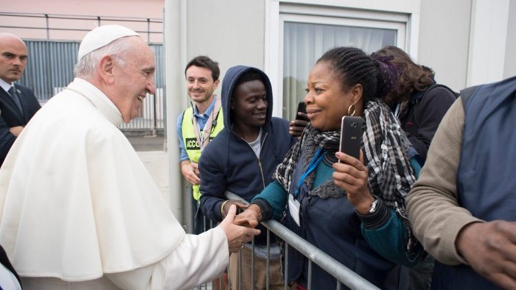 Pope Francis meets migrants