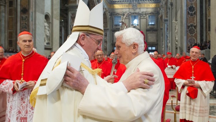 Franziskus und Benedikt XVI. - Archivbild von 2014