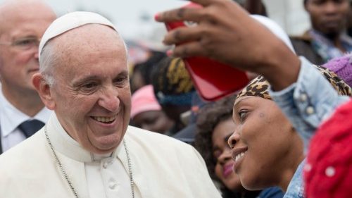   “Condividiamo il cammino dei migranti”, tweet del Papa per #sharejourney