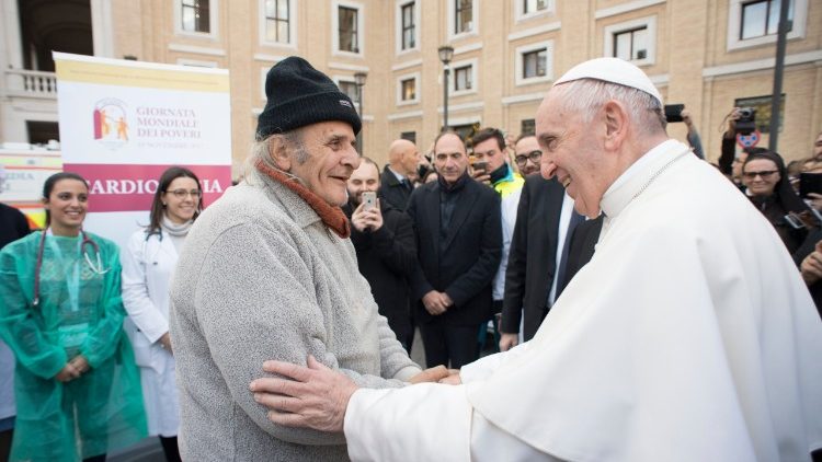 Pope Francis paying a surprise visit to the walk-in clinic in 2018 