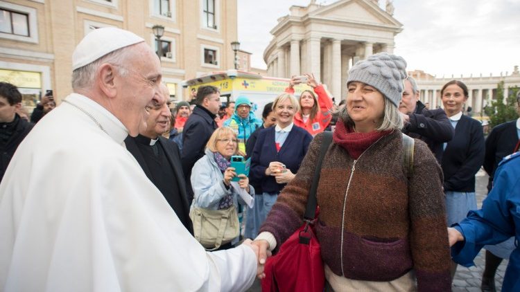Papież Franciszek z ubogimi