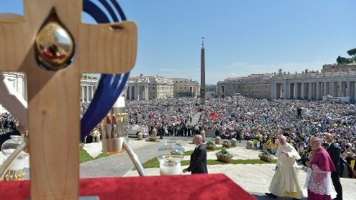 O Papa e a santidade, uma chamada para todos e não para os “super-heróis” 