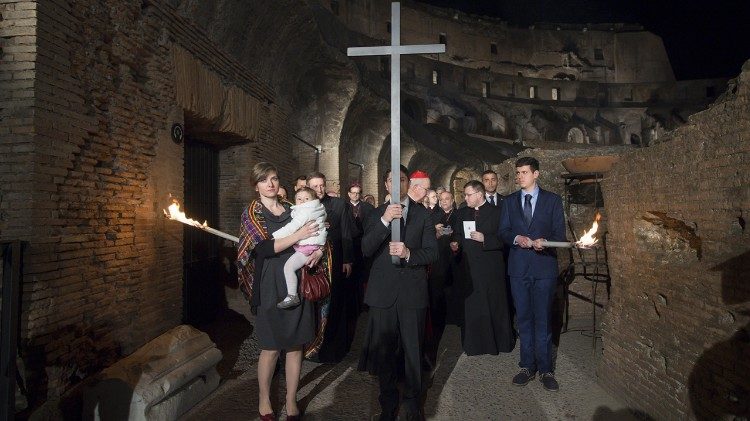 Nuevamente las familias, los hijos, los migrantes, los discapacitados serán protaginistas portarán la cruz de las 14 estaciones del Via Crucis (2014)