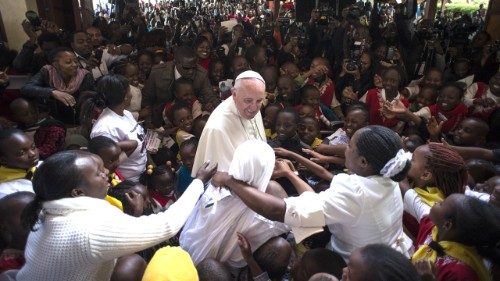 Vidéo: les précédents voyages du Pape François en Afrique 