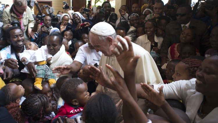 Papież Franciszek z ubogimi w Afryce (2015 r.)