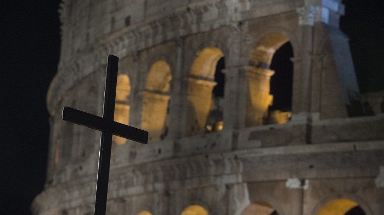 Droga Krzyżowa w Koloseum o współczesnym niewolnictwie