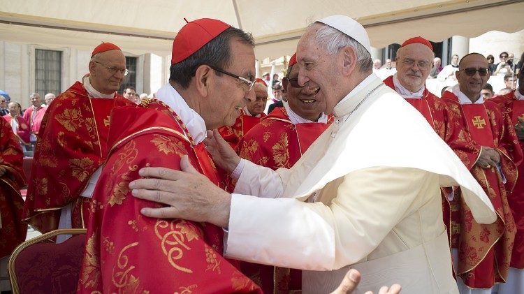 Kardinal Jose Gregorio Rosa Chavez und Papst Franziskus