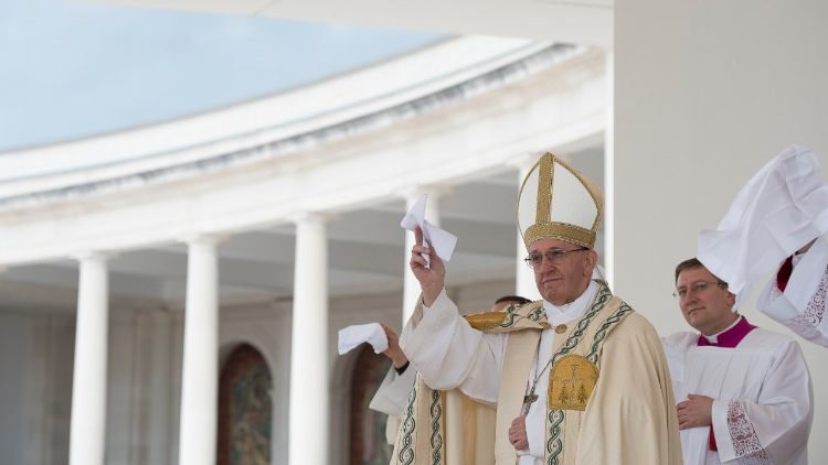 Papa Francisco durante visita apostólica a Fátima