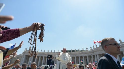 List Svatého otce v?em v?ícím k msíci kvtnu