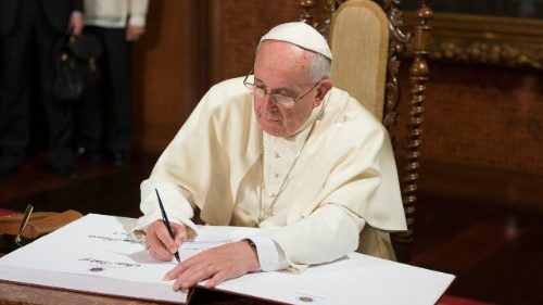 Papst Franziskus warnt vor dem „nuklearen Abgrund“