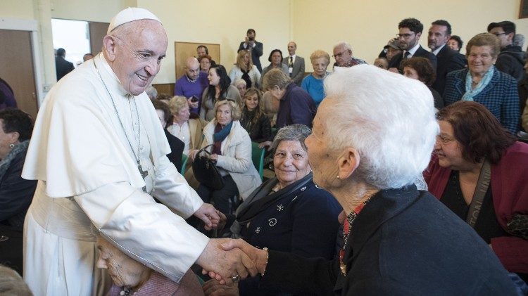 Incontro del Papa con gli anziani nella Parrocchia di San Paolo della Croce a Corviale 