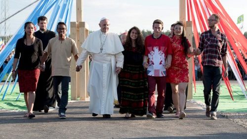 Papst lädt Jugendliche zu Beteiligung an Vorsynode ein