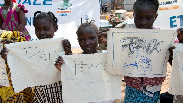 Crianças em marcha pela paz na República Centro-Africana