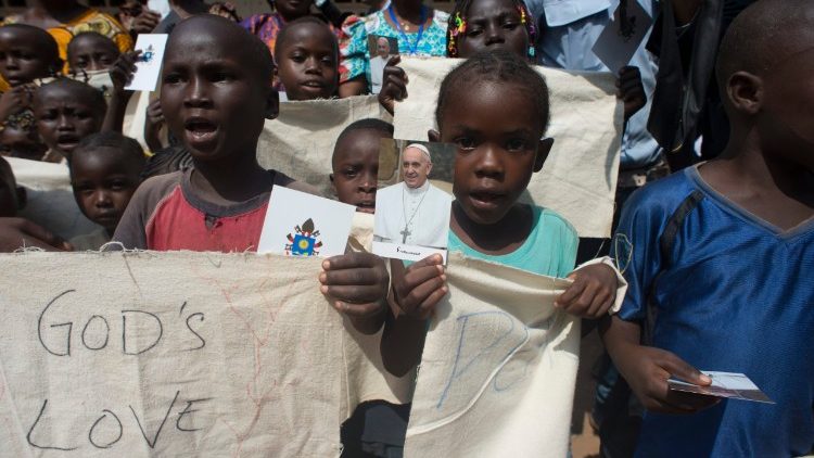 Um grupo de crianças da República Centro-Africana