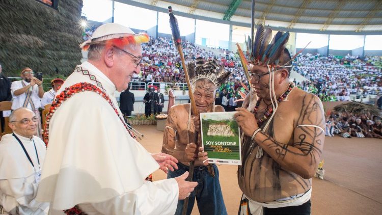 Papa Francisco se reúne con los Pueblos Indigenas Amazónicos en Puerto Maldonado. 