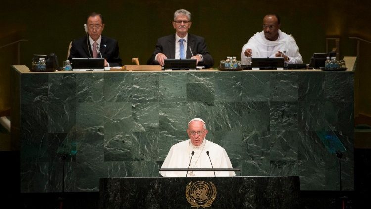 Papež Frančišek med govorom na sedežu OZN 