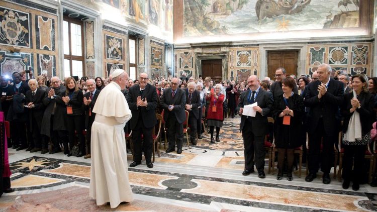 Le Pape François avec l'Association italienne des instituteurs catholiques, le 5 janvier 2018.