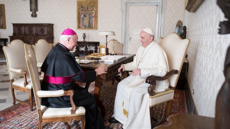 El Papa Francisco y Mons. Vincenzo Paglia