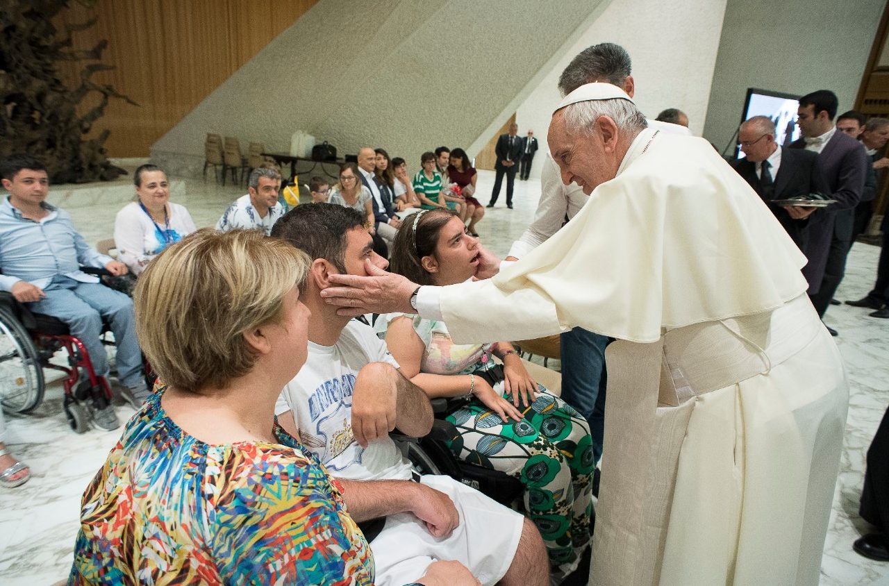 Папа: здоров'я людини стоїть вище економічних інтересів - vatican news