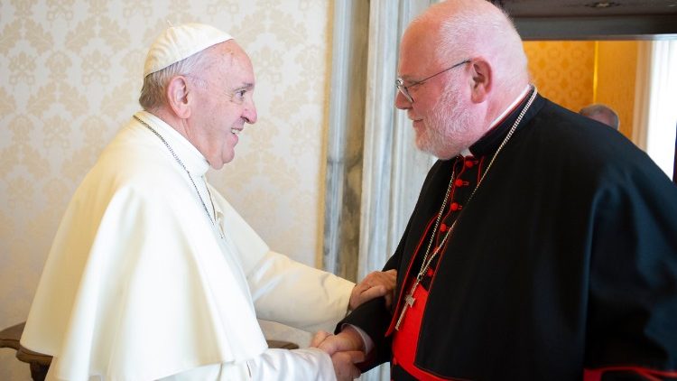 Papež František a kardinál Reinhard Marx při audienci 15. května 2018