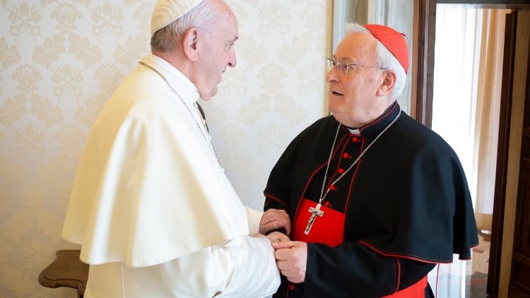 Papa e o cardeal Bassetti