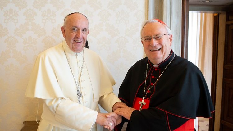 Il cardinale Gualtiero Bassetti insieme a Papa Francesco